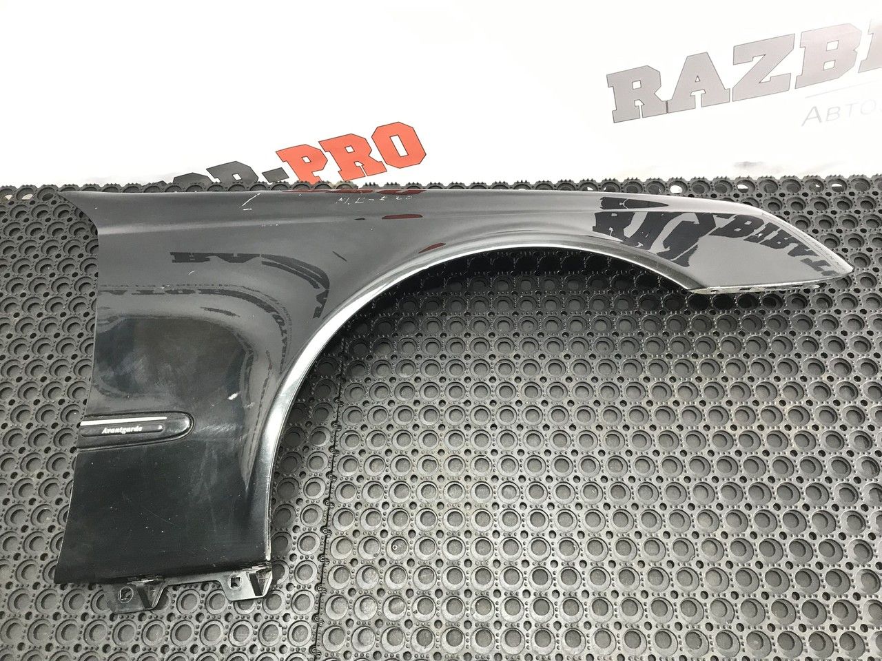 крыло переднее правое Mercedes-Benz E-Класс W211/S211 W211 2003, 1.8 л., M 271.941, бензин, АКПП, c185 melanitschwarz, универсал, правый руль, A2118800818 - фото №1