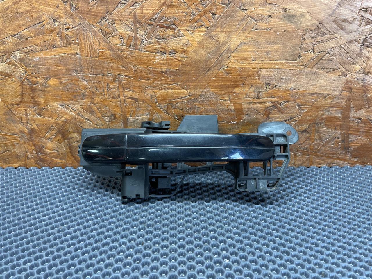 ручка наружная Ford C-Max 2 поколение CB7 2013, 1.0 л., M2DA, бензин, МКПП, минивэн, AM51U22404A - фото №1
