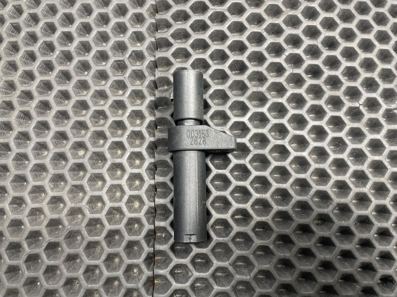 датчик коленвала Mercedes-Benz E-Класс W211/S211 W211 2003, 1.8 л., M 271.941, бензин, АКПП, c185 melanitschwarz, универсал, правый руль, A0031532828 - фото №1