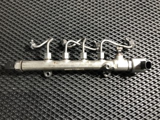 топливная рампа Mercedes-Benz C-Класс W204 [рестайлинг] 2011, 2.1 л., OM 651.913, дизель, МКПП, 040u, седан, правый руль, A6510700495, 9307Z522A00, 9307Z521A