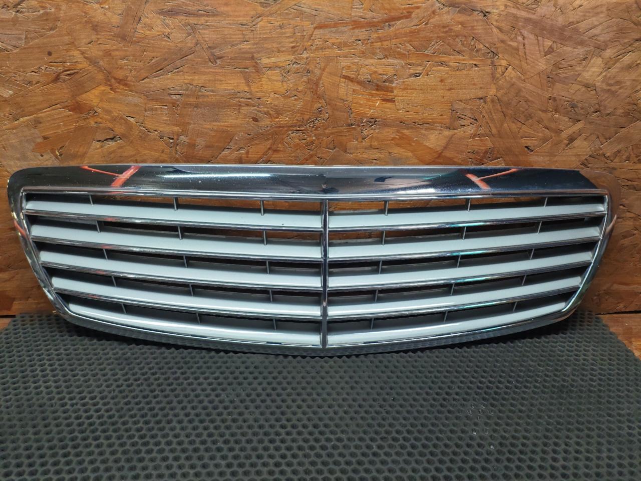 решетка радиатора Mercedes-Benz E-Класс W211/S211 2005, 3.0 л., M 272.944, бензин, АКПП, универсал - фото №1