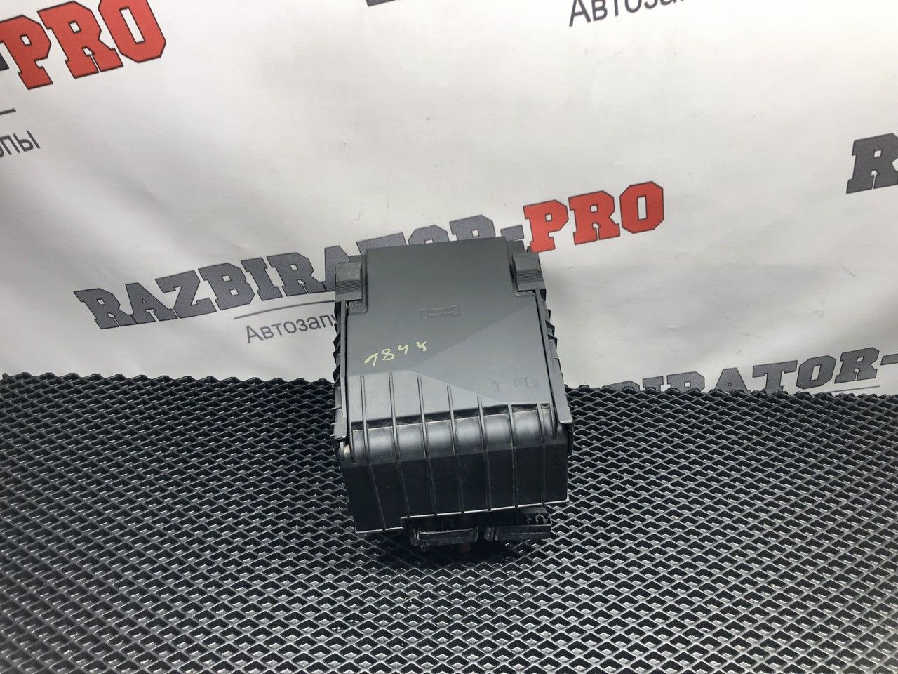 блок предохранителей Volkswagen Sharan 2 поколение 2011, 2.0 л., CFFB, дизель, 6МКПП, 2t, минивэн, передний привод, правый руль, 3C0937125, 6359-2777, 1K0937132F - фото №1