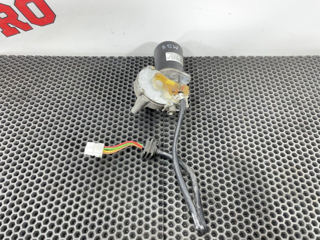 насос (моторчик) омывателя фар Mercedes-Benz C-Класс W203/S203/CL203 2002, 2.0 л., M 111.955, бензин, МКПП, купе, A2038200342 - фото №1