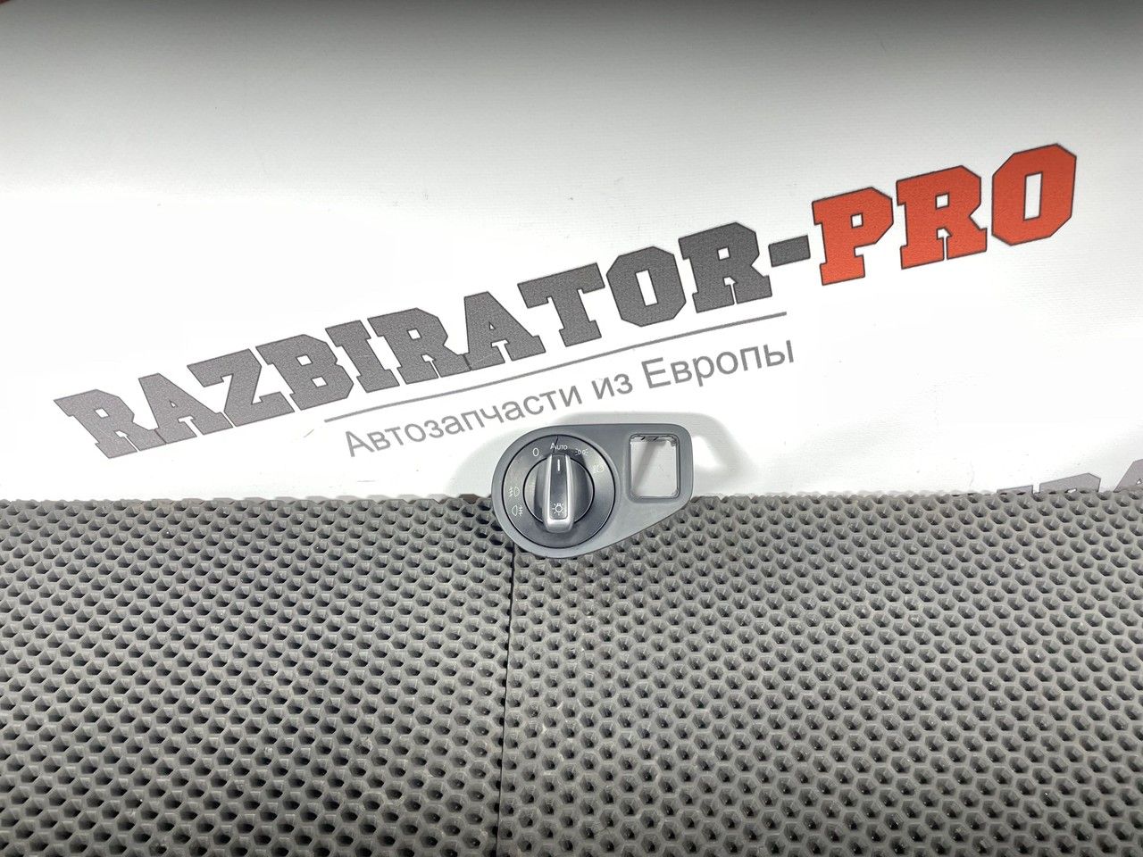 переключатель света Volkswagen Sharan 2 поколение 2011, 2.0 л., CFFB, дизель, 6МКПП, 2t, минивэн, передний привод, правый руль, 7N2858341A - фото №1