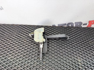 активатор замка крышки топливного бака Mercedes-Benz C-Класс W203/S203/CL203 [рестайлинг] W203.046 2005, 1.8 л., M 271.946, бензин, АКПП, седан, A2038201997, 2038201997