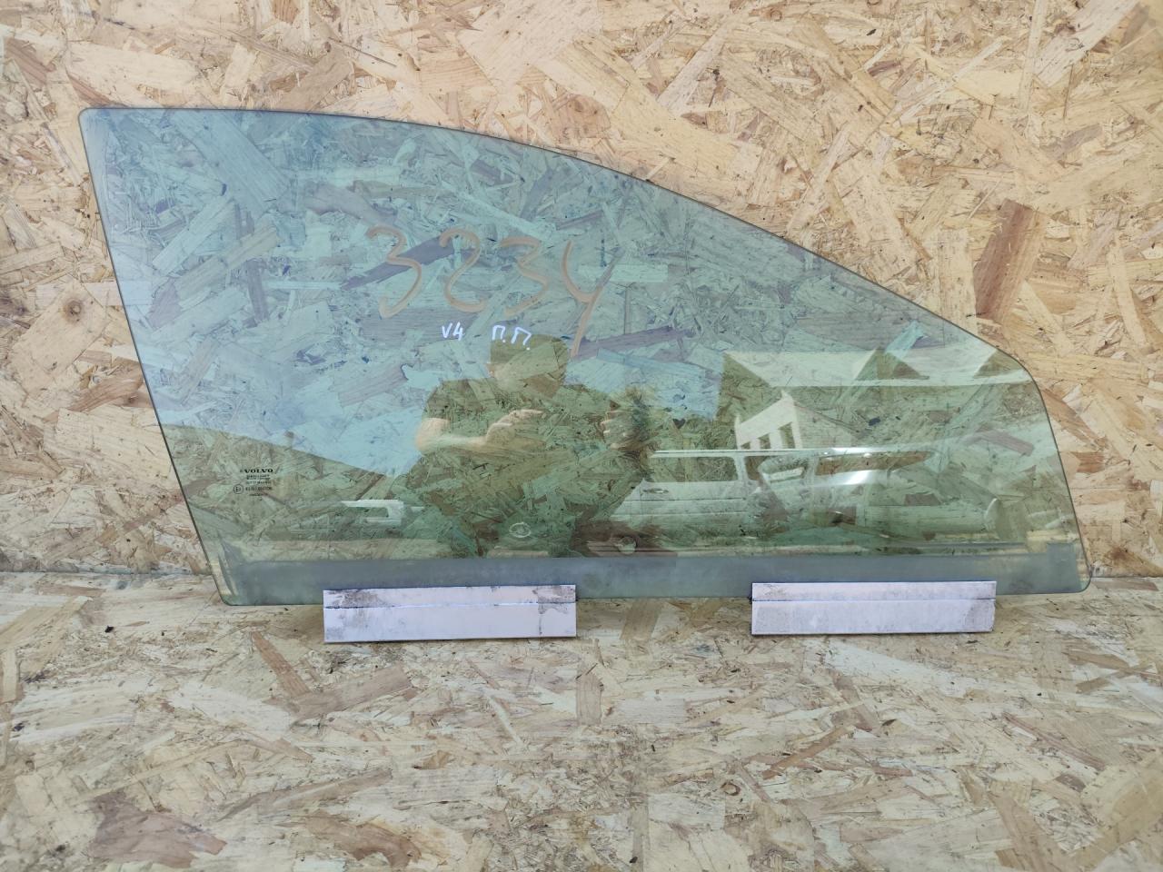 стекло двери передней правой Volvo V70 2 поколение 2002, 2.4 л., B 5244 T3, бензин, МКПП, универсал - фото №1