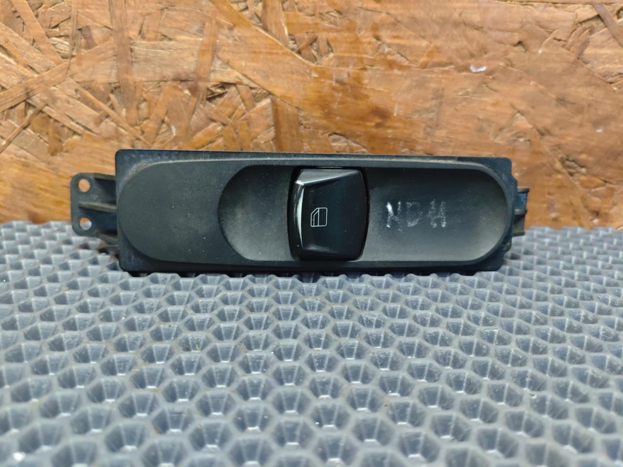 кнопка стеклоподъемника двери Mercedes-Benz Vito W639 2008, 2.2 л., OM 646.980, дизель, МКПП, микроавтобус - фото №1