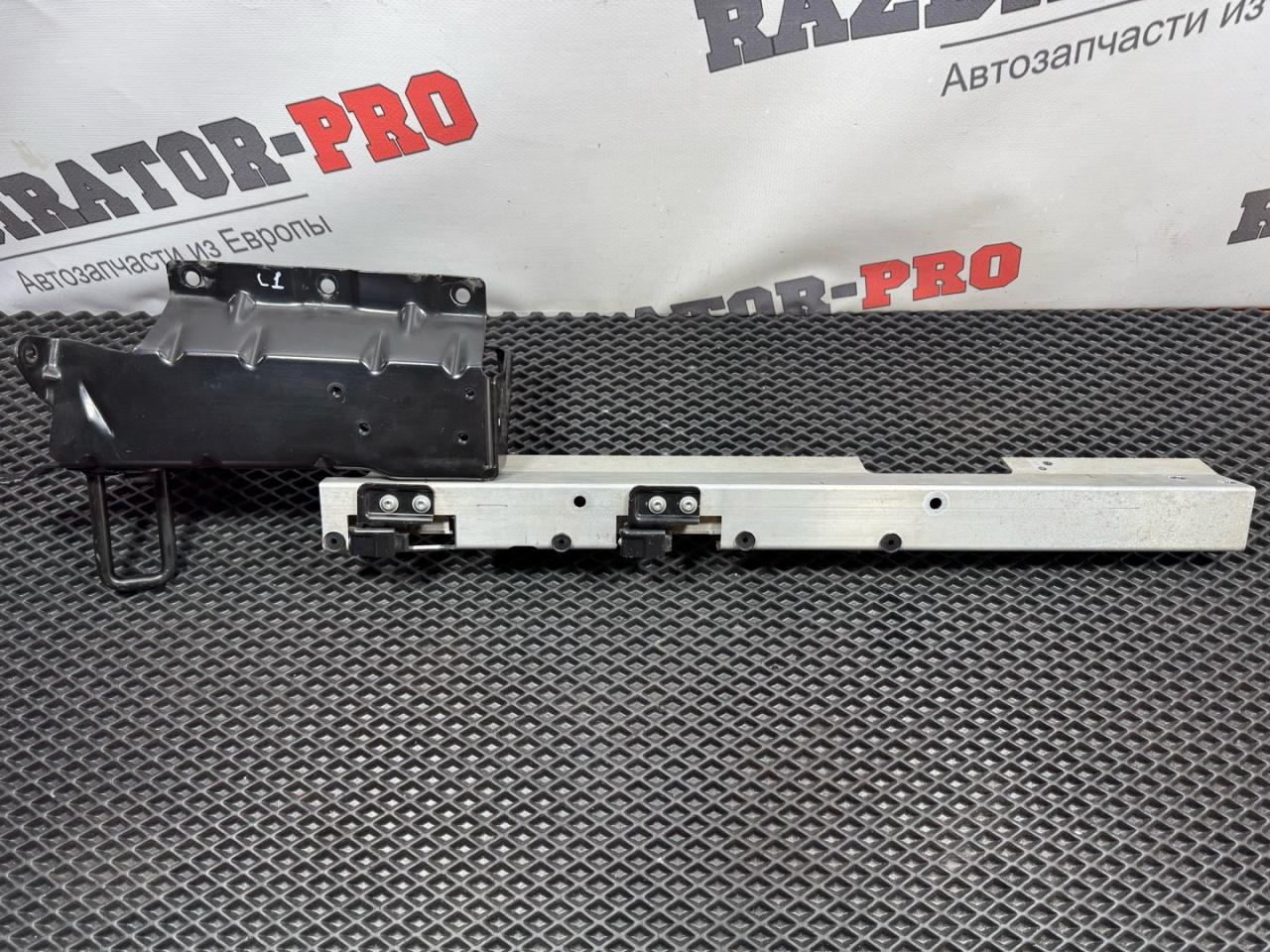 крепеж салона Land Rover Range Rover 3 поколение 2002, 2.9 л., M 57 D 30, дизель, АКПП, внедорожник 5 дв. - фото №1