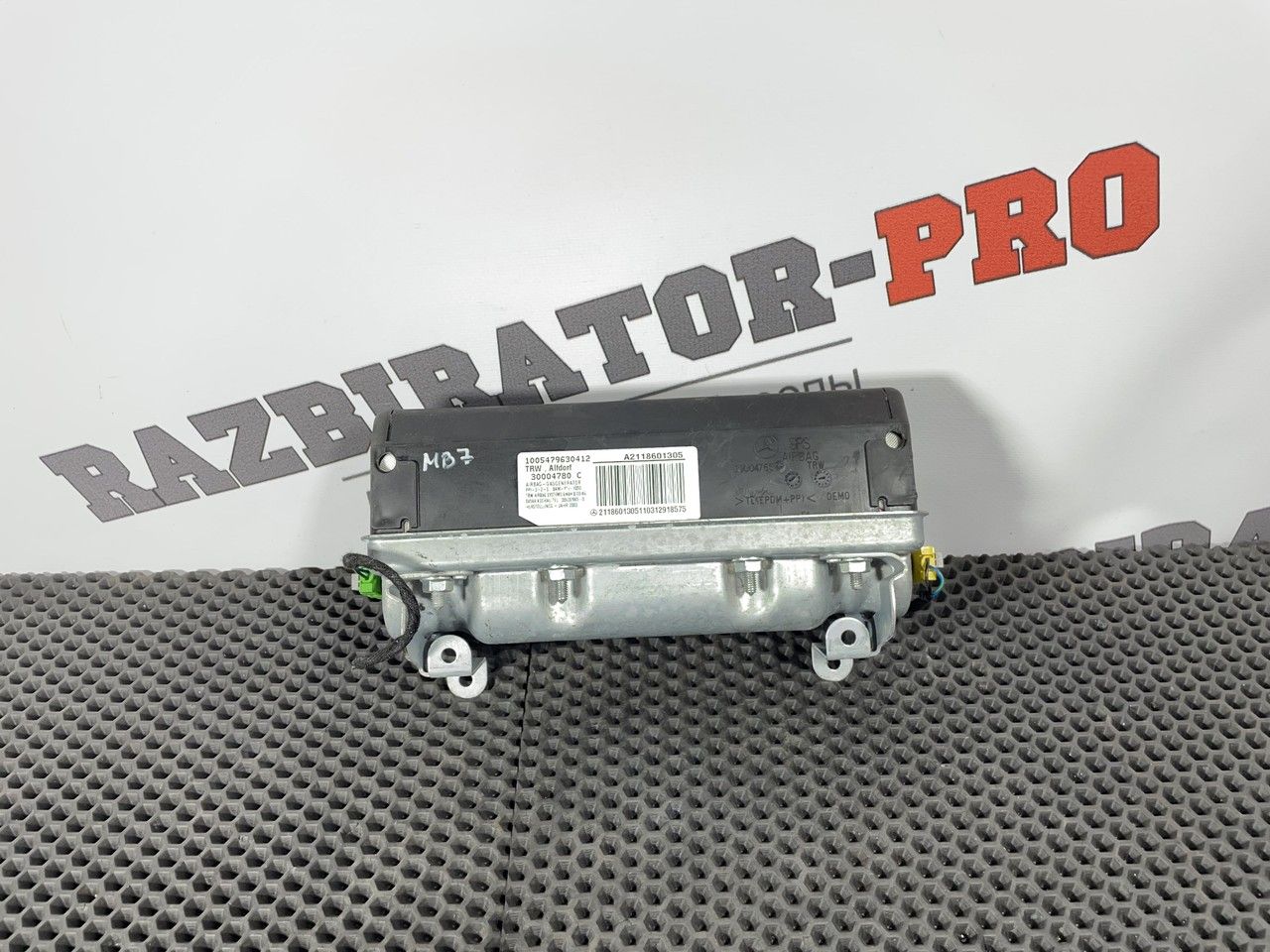 подушка безопасности пассажира Mercedes-Benz E-Класс W211/S211 W211 2003, 1.8 л., M 271.941, бензин, АКПП, c185 melanitschwarz, универсал, правый руль, A2118601305 - фото №1