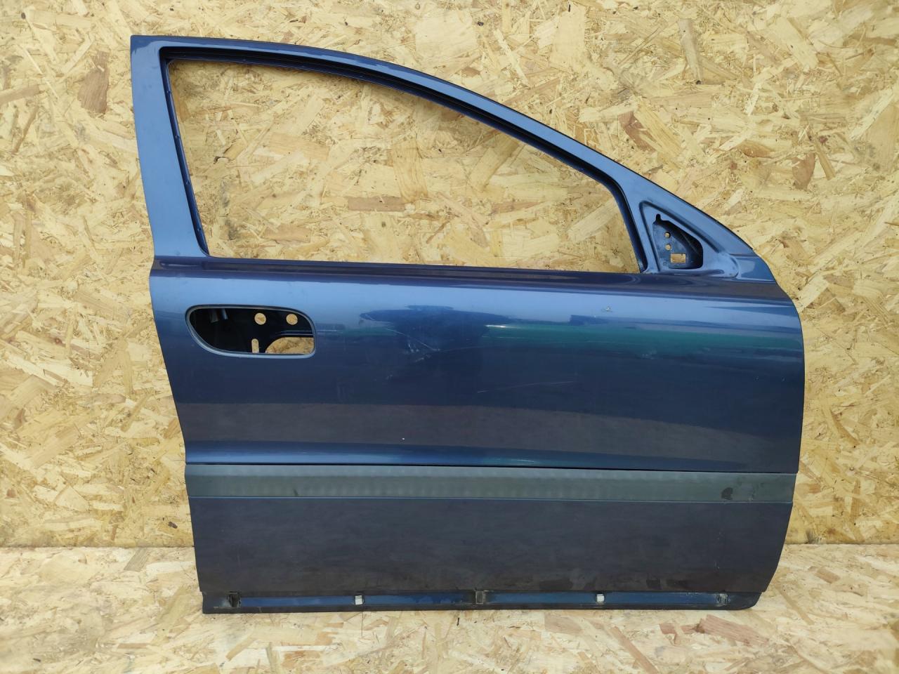 дверь передняя правая Volvo V70 2 поколение 2002, 2.4 л., B 5244 T3, бензин, МКПП, универсал - фото №1