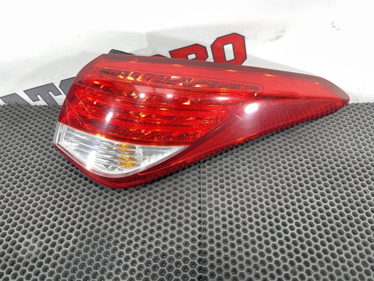 фонарь задний правый Hyundai i40 1 поколение VF 2011, седан, 924023Z300 - фото №1