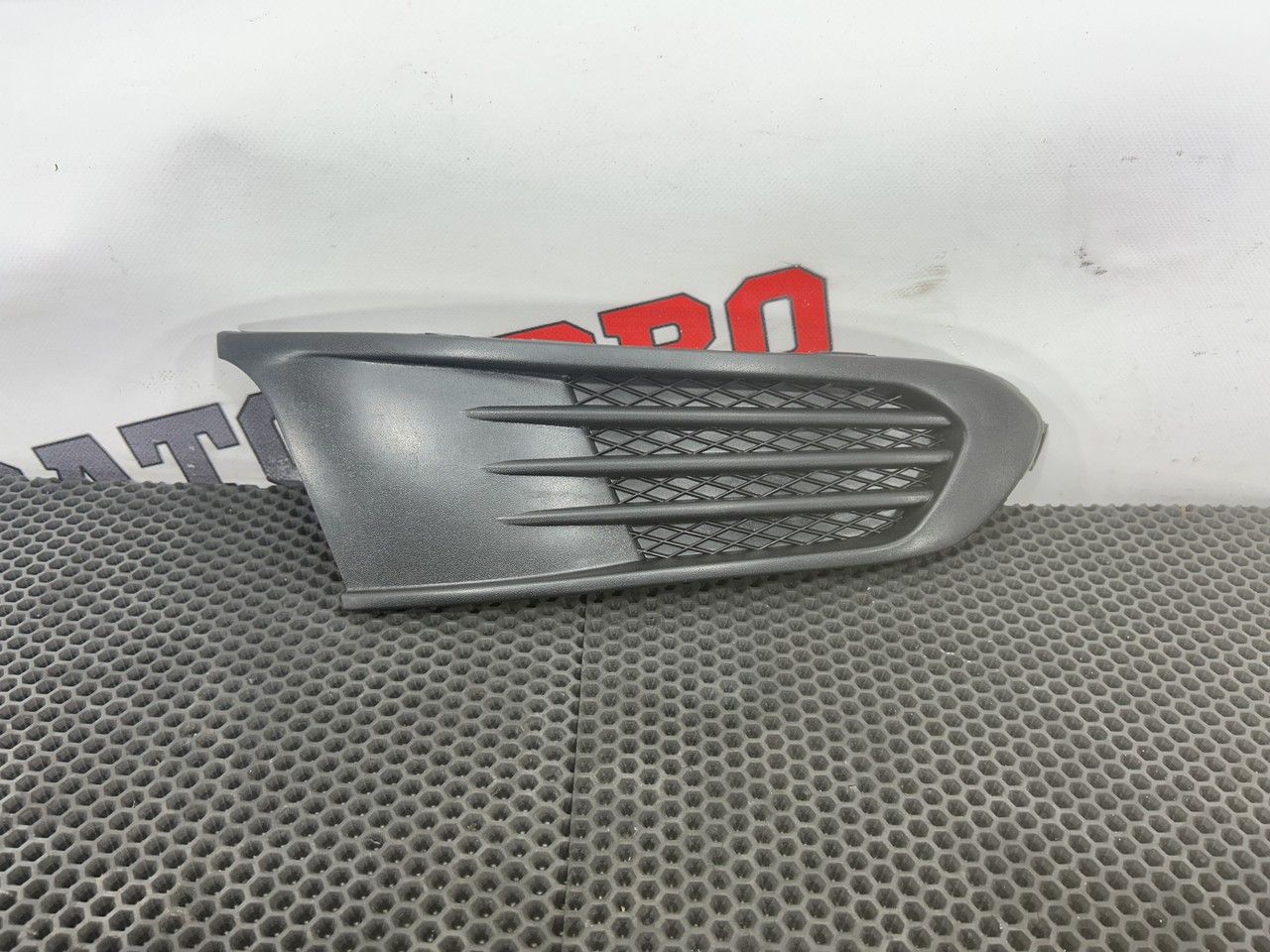 молдинг переднего бампера Volkswagen Polo 5 поколение (2009 - 2015), 6RU853666C - фото №1