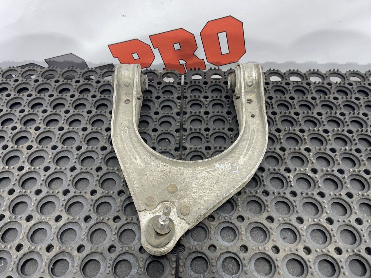 рычаг передний левый Mercedes-Benz E-Класс W211/S211 W211 2003, 1.8 л., M 271.941, бензин, АКПП, c185 melanitschwarz, универсал, правый руль, A2113308907 - фото №1