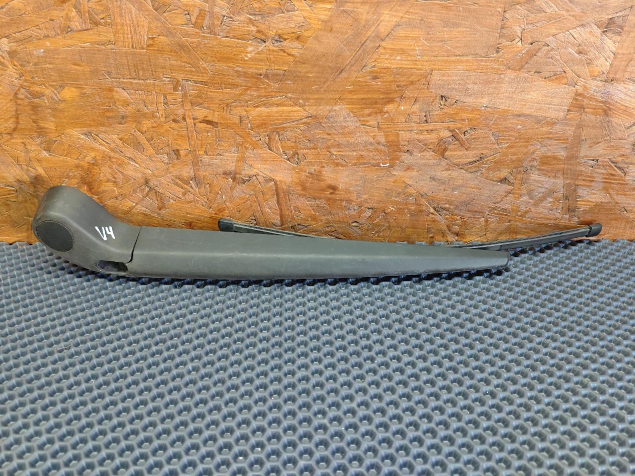 щеткодержатель задний Volvo V70 2 поколение 2002, 2.4 л., B 5244 T3, бензин, МКПП, универсал - фото №1