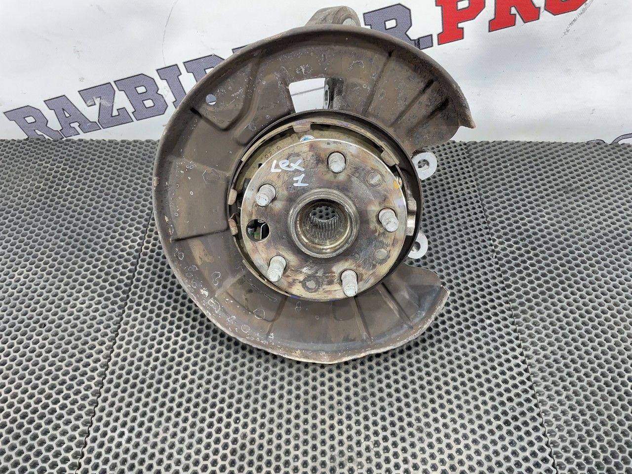 кулак задний правый Lexus LS 4 поколение (2006 - 2009), 4.6 л., 1UR-FSE, бензин, АКПП, 1f2, седан, задний привод, правый руль, 4230450100 - фото №1