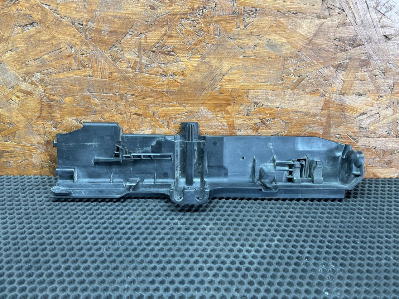 кронштейн радиатора BMW 3 серия E90/E91/E92/E93 2006, 2.0 л., N46 B20 B, бензин, МКПП, седан - фото №1