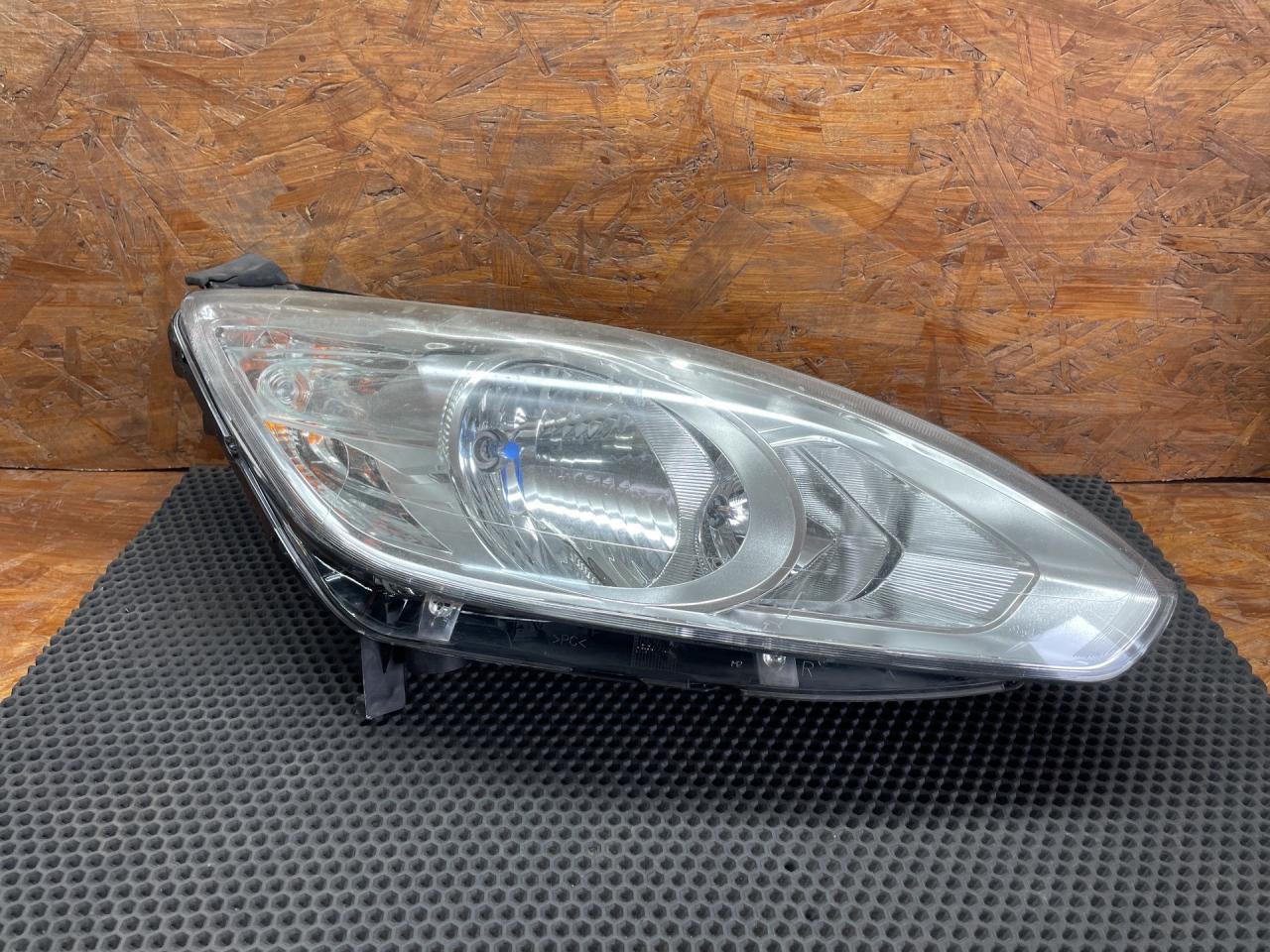 фара правая Ford C-Max 2 поколение CB7 2013, 1.0 л., M2DA, бензин, МКПП, минивэн - фото №1