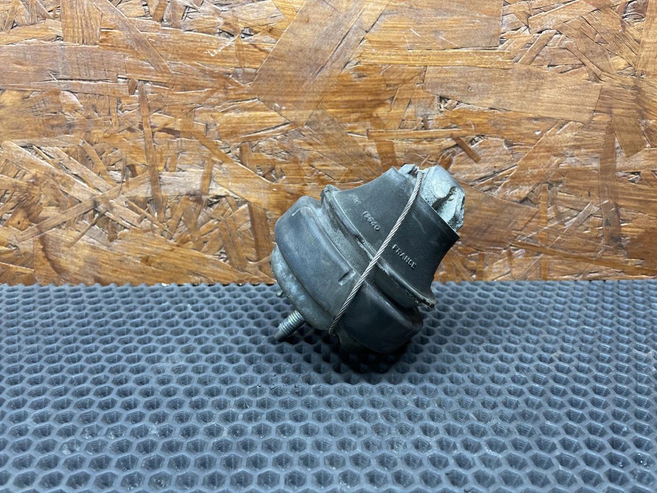 подушка крепления двигателя Volvo V70 2 поколение 2002, 2.4 л., B 5244 T3, бензин, МКПП, универсал - фото №1