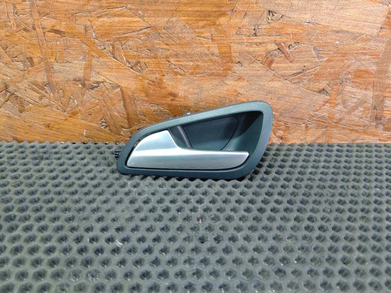 ручка внутренняя передняя левая Ford C-Max 2 поколение CB7 2013, 1.0 л., M2DA, бензин, МКПП, минивэн - фото №1