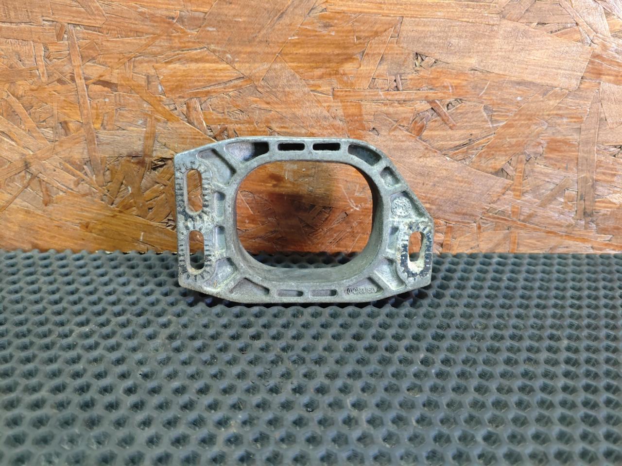 кронштейн двигателя Audi A4 B7 2004, 1.8 л., BFB, бензин, МКПП, универсал, 8E0199355J - фото №1