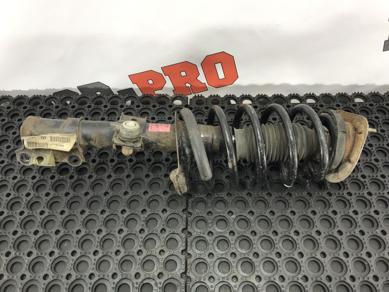 амортизатор передний Volvo XC90 1 поколение 2006, 2.4 л., D 5244 T, дизель, АКПП, 455 titanium grey pearl, внедорожник 5 дв., правый руль, 30683104 - фото №1