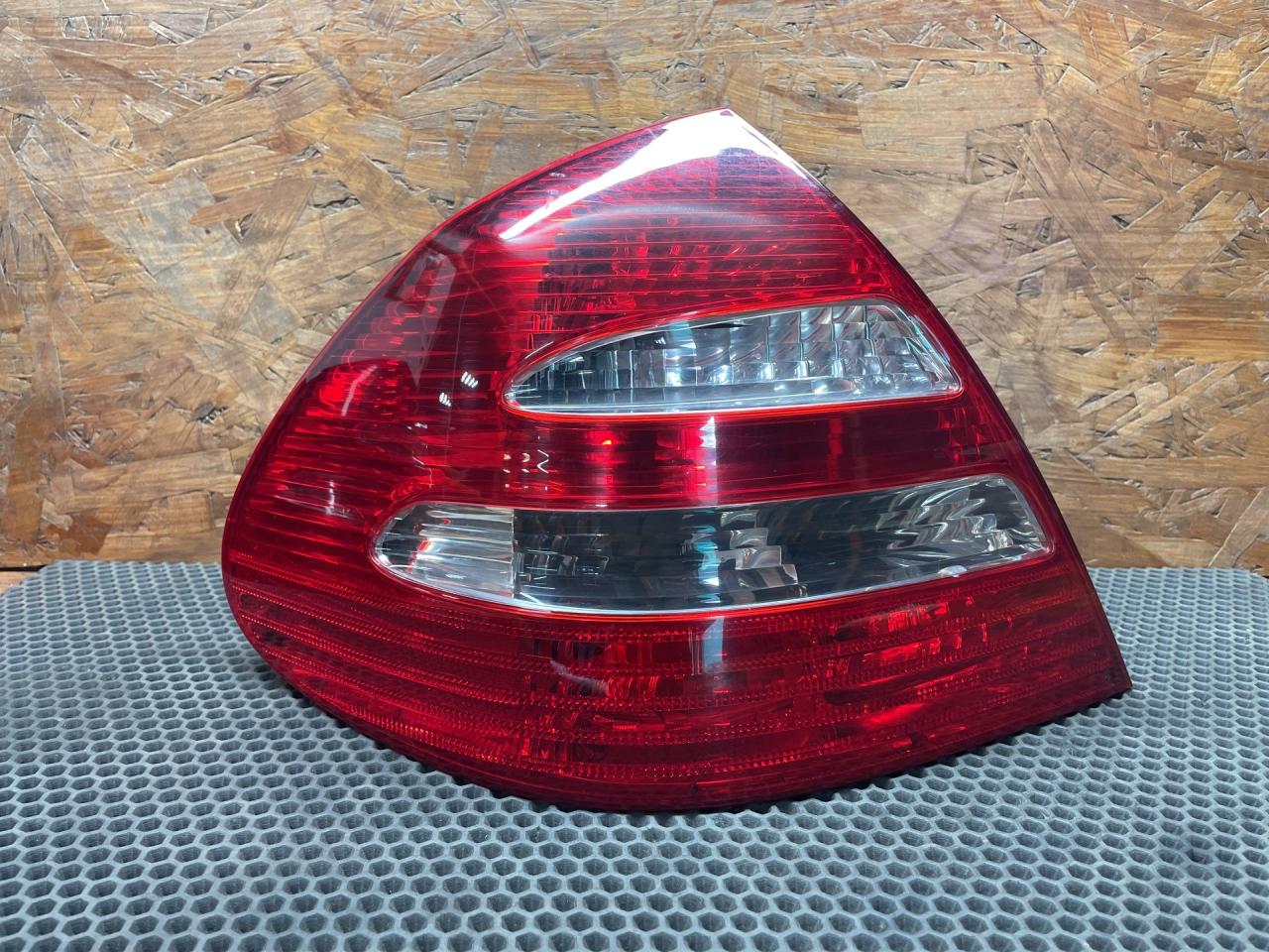 фонарь задний левый Mercedes-Benz E-Класс W211/S211 2004, 2.7 л., OM 647.961, дизель, МКПП, седан - фото №1