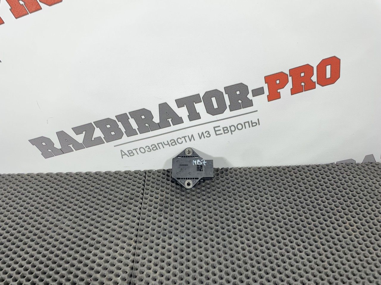 датчик ускорения Mercedes-Benz E-Класс W211/S211 W211 2003, 1.8 л., M 271.941, бензин, АКПП, c185 melanitschwarz, универсал, правый руль, A0025426618 - фото №1