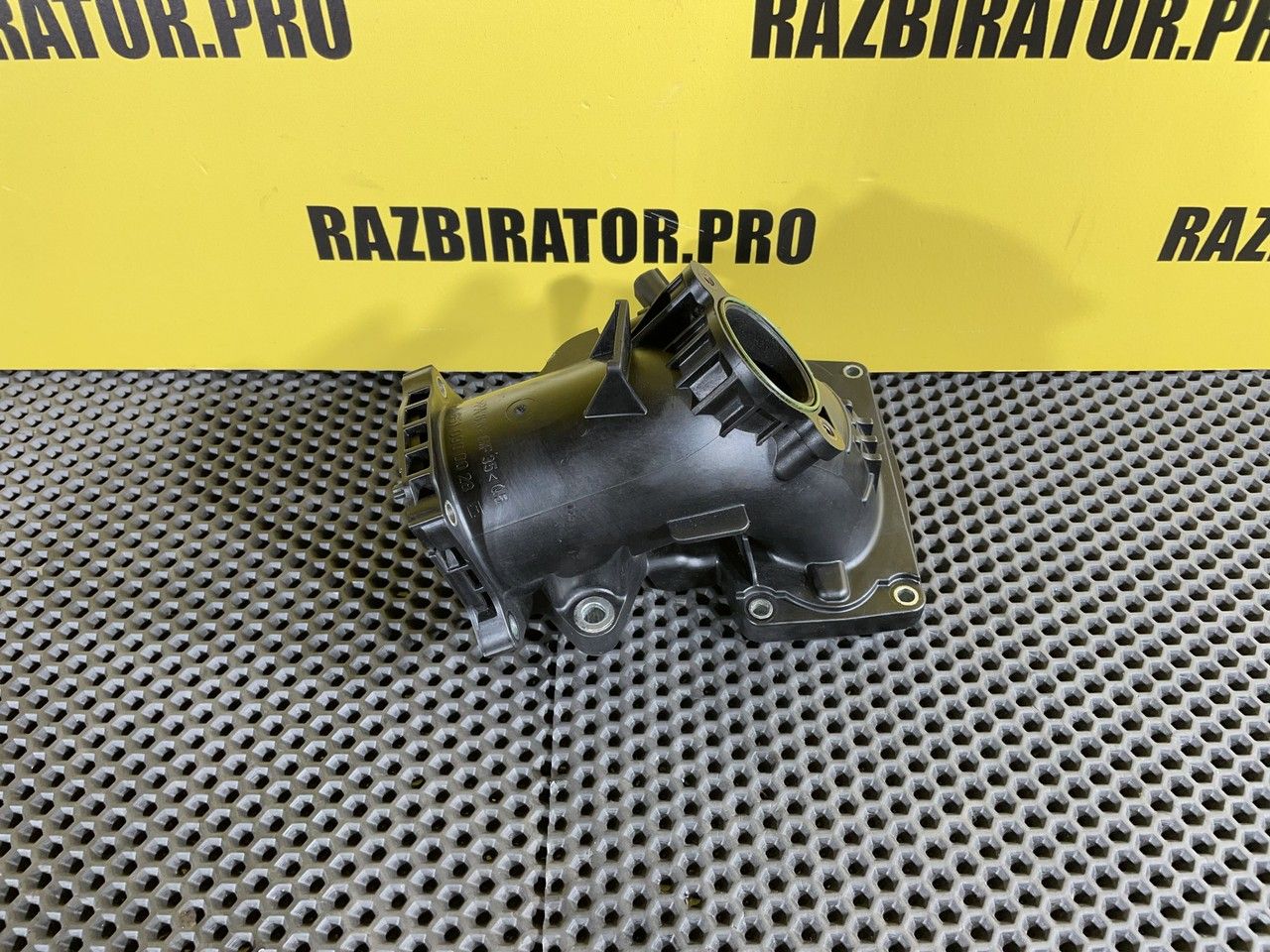 патрубок интеркулера Mercedes-Benz E-Класс W212/S212/C207/A207 W212 2010, 2.1 л., OM 651.925, дизель, 6МКПП, седан, A6510900028 - фото №1