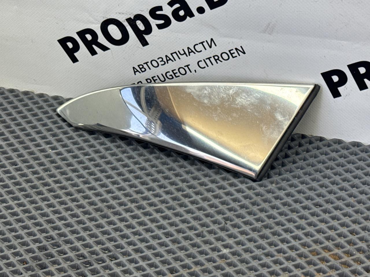 накладка двери (крышки) багажника Peugeot 3008 2 поколение 2018, 1.5 л., дизель, МКПП, передний привод, правый руль, 2278053X, 173431947 - фото №1