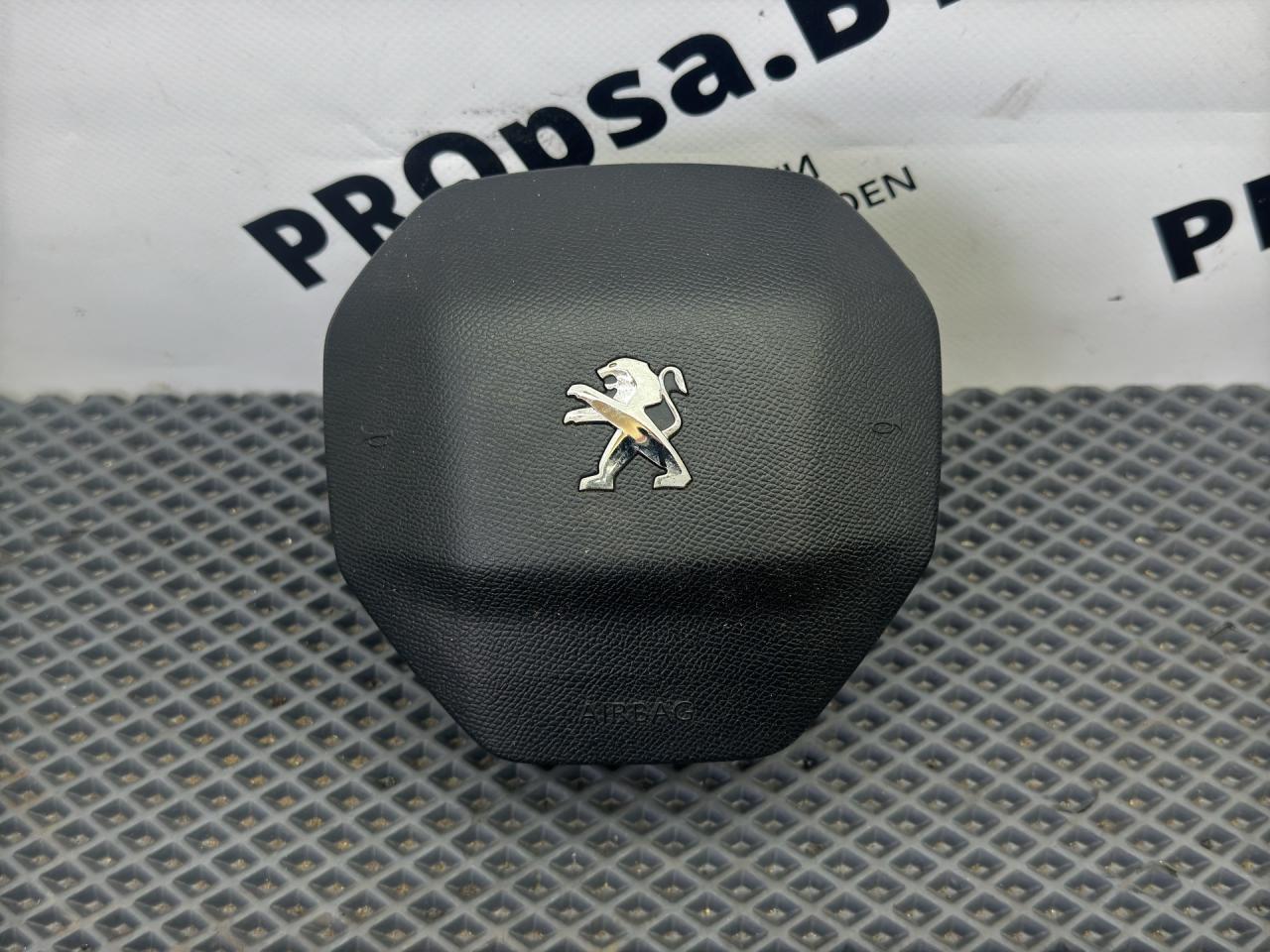 подушка безопасности водителя Peugeot 5008 2 поколение 2020, 1.2 л., бензин, 6МКПП, передний привод, правый руль - фото №1