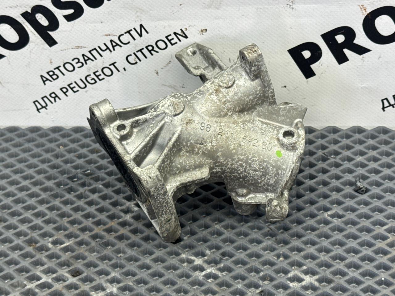 переходник EGR Peugeot 3008 2 поколение 2018, 1.5 л., дизель, МКПП, передний привод, правый руль, 9821154280 - фото №1