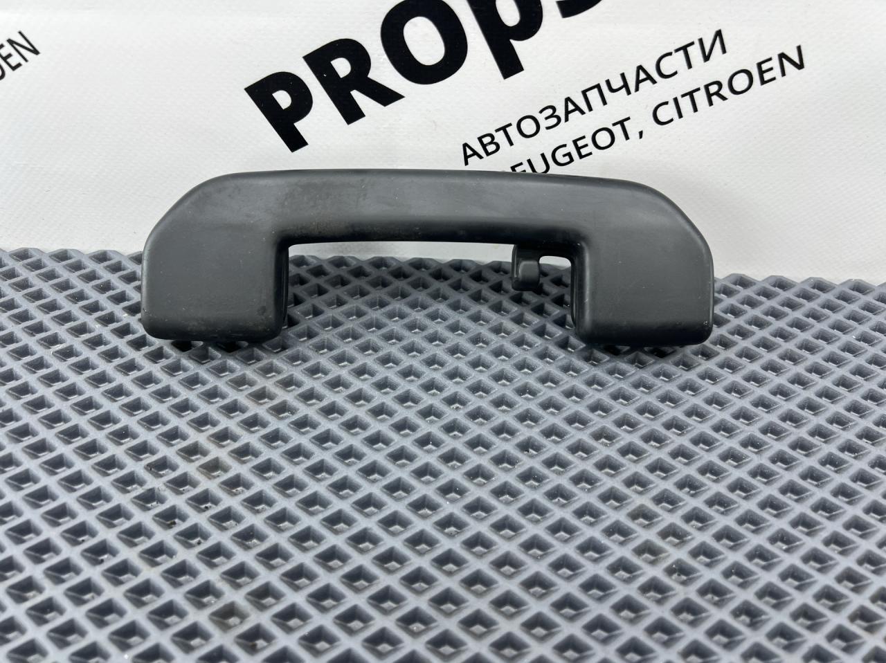 ручка внутренняя потолочная Peugeot 3008 2 поколение 2019, 1.2 л., бензин, МКПП, передний привод, правый руль - фото №1