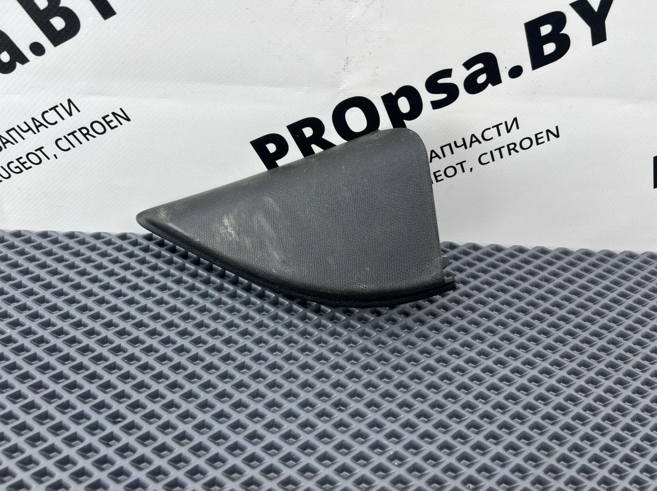 обшивка двери задняя левая Peugeot 3008 2 поколение 2019, 1.2 л., бензин, МКПП, передний привод, правый руль, 9814535877 - фото №1