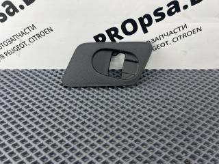 пластик Peugeot 3008 2 поколение 2018, 1.5 л., дизель, МКПП, передний привод, правый руль, 9815981077