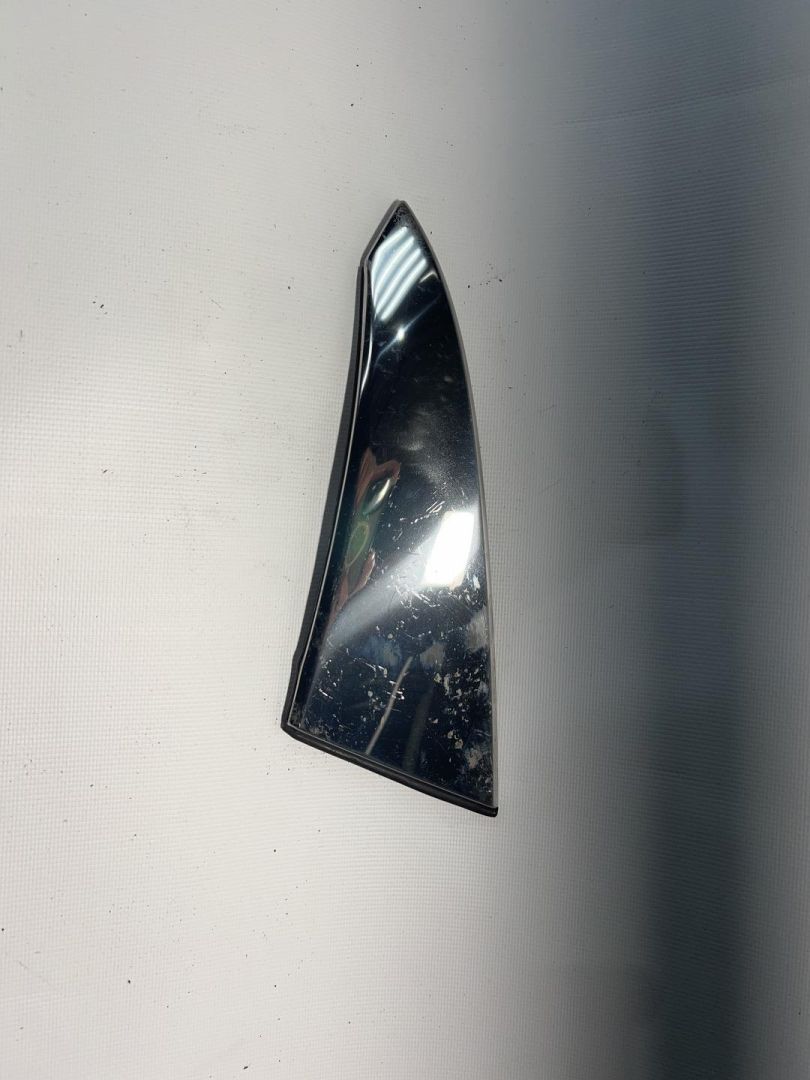 накладка двери (крышки) багажника Peugeot 3008 2 поколение 2019, 1.2 л., бензин, МКПП, передний привод, правый руль, 2278053X - фото №1