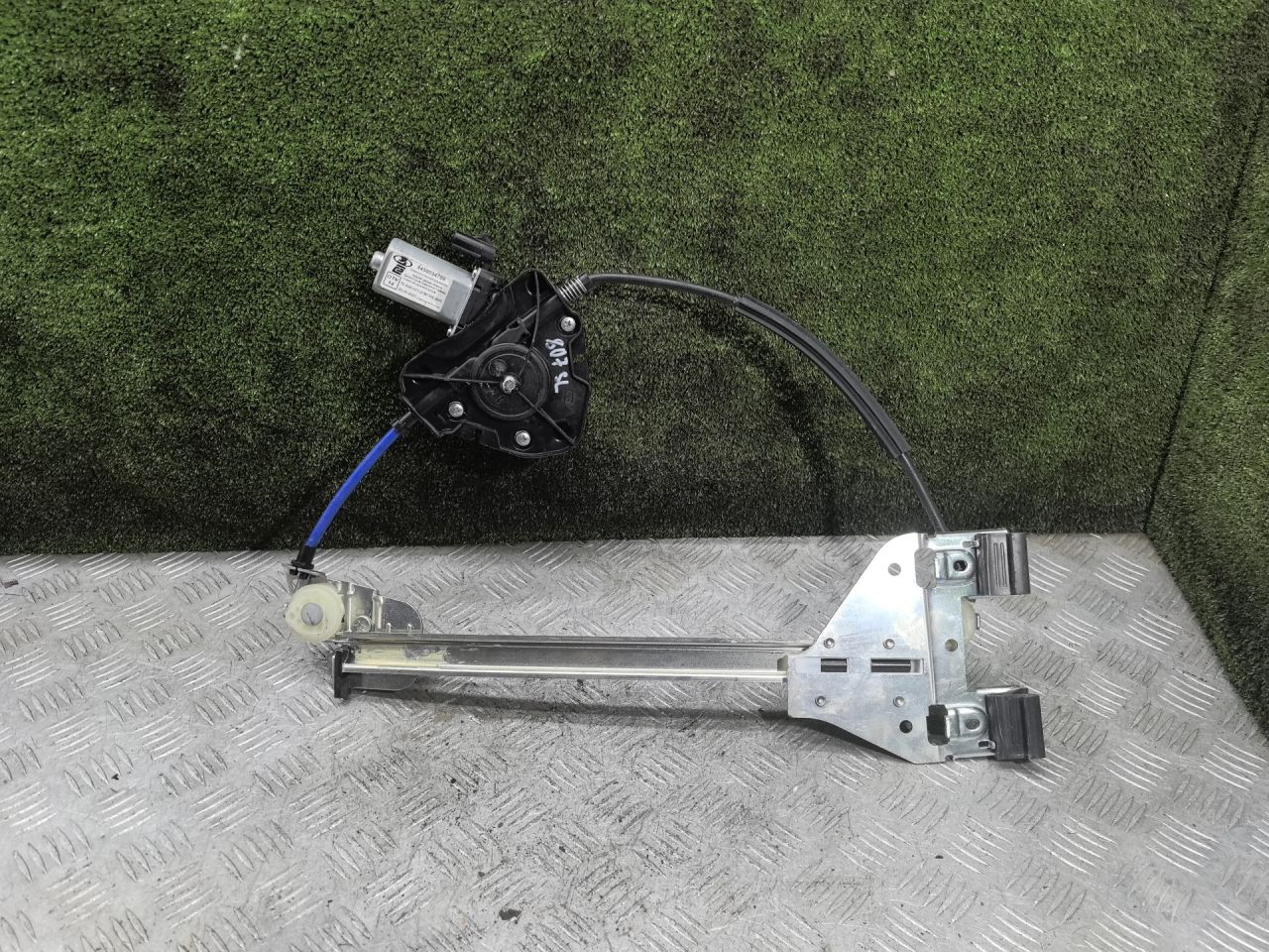 стеклоподъемник электрический задний левый Lada Vesta 1 поколение 2023, 1.6 л., бензин, МКПП, седан, 8450034708 - фото №1