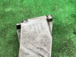 кронштейн (крепление) Volkswagen Golf 3 поколение 1995, 1.8 л., бензин, 037145813C