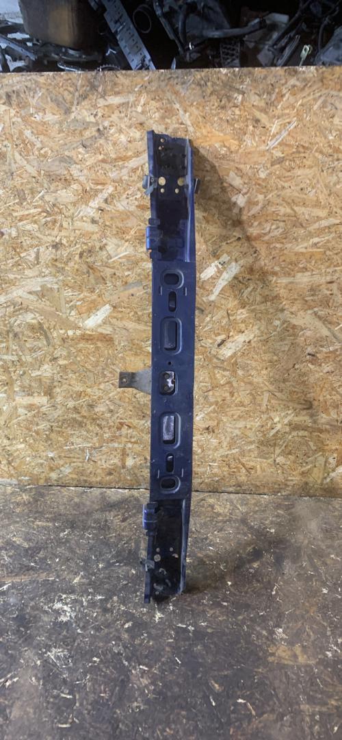 усилитель бампера переднего Renault Laguna 1 поколение 1997, 1.8 л., бензин, МКПП, хетчбэк 5 дв. - фото №1