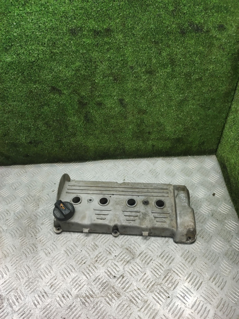 клапанная крышка Volkswagen Passat B4 1995, 2.0 л., бензин, МКПП, 027103475E - фото №1