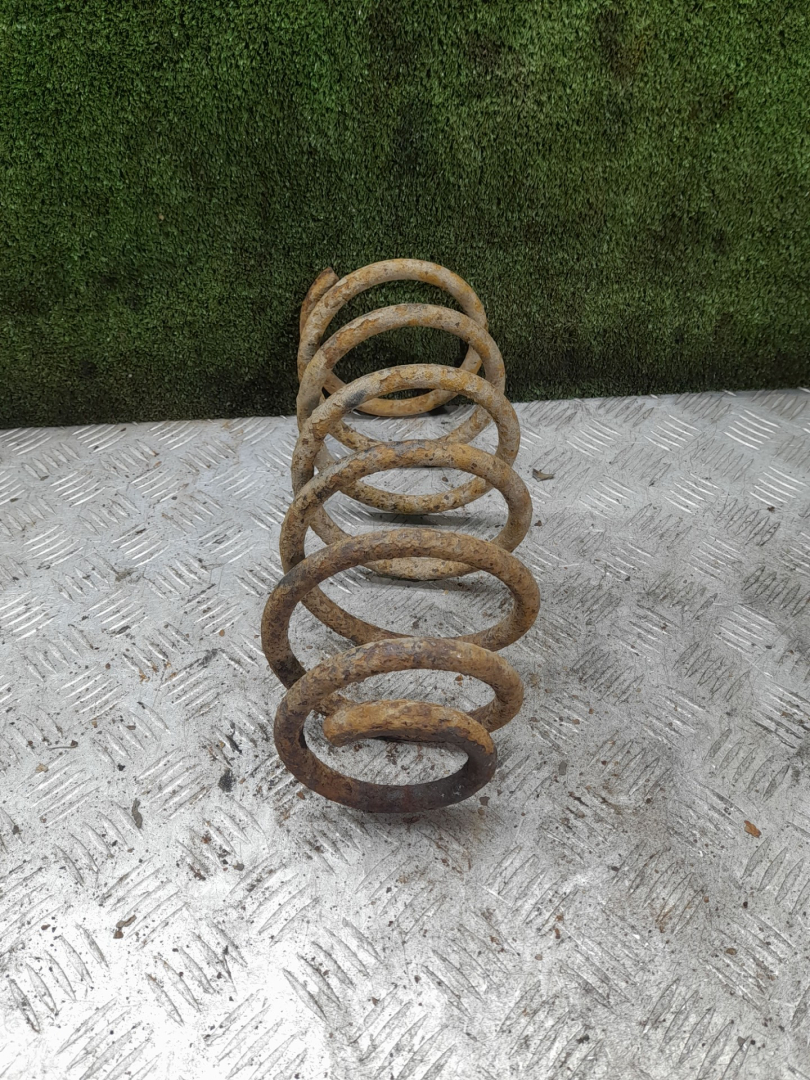 пружина передняя Volkswagen Passat B4 1995, 2.0 л., бензин, АКПП, седан - фото №1