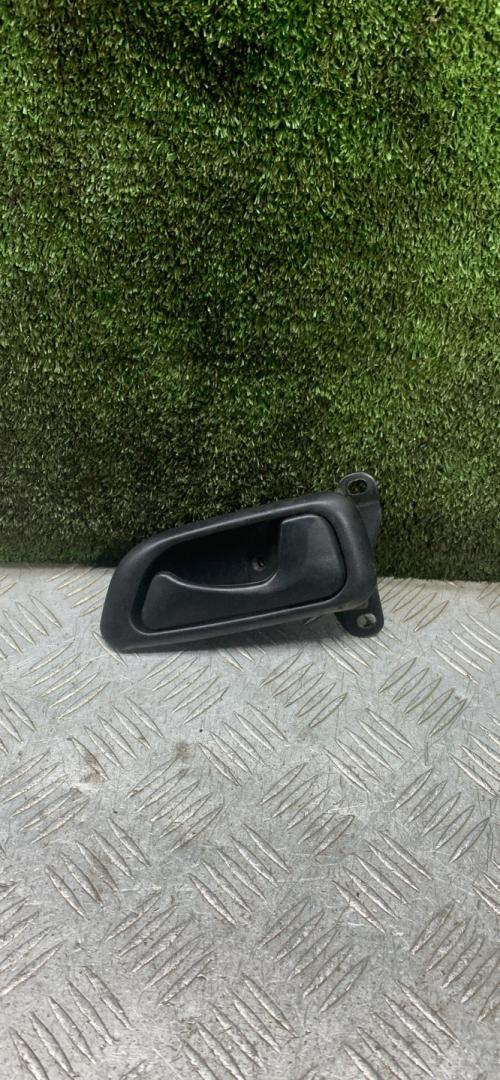 ручка внутренняя передняя правая Hyundai Galloper 2 поколение 1998, 2.5 л., дизель, МКПП, внедорожник 5 дв. - фото №1