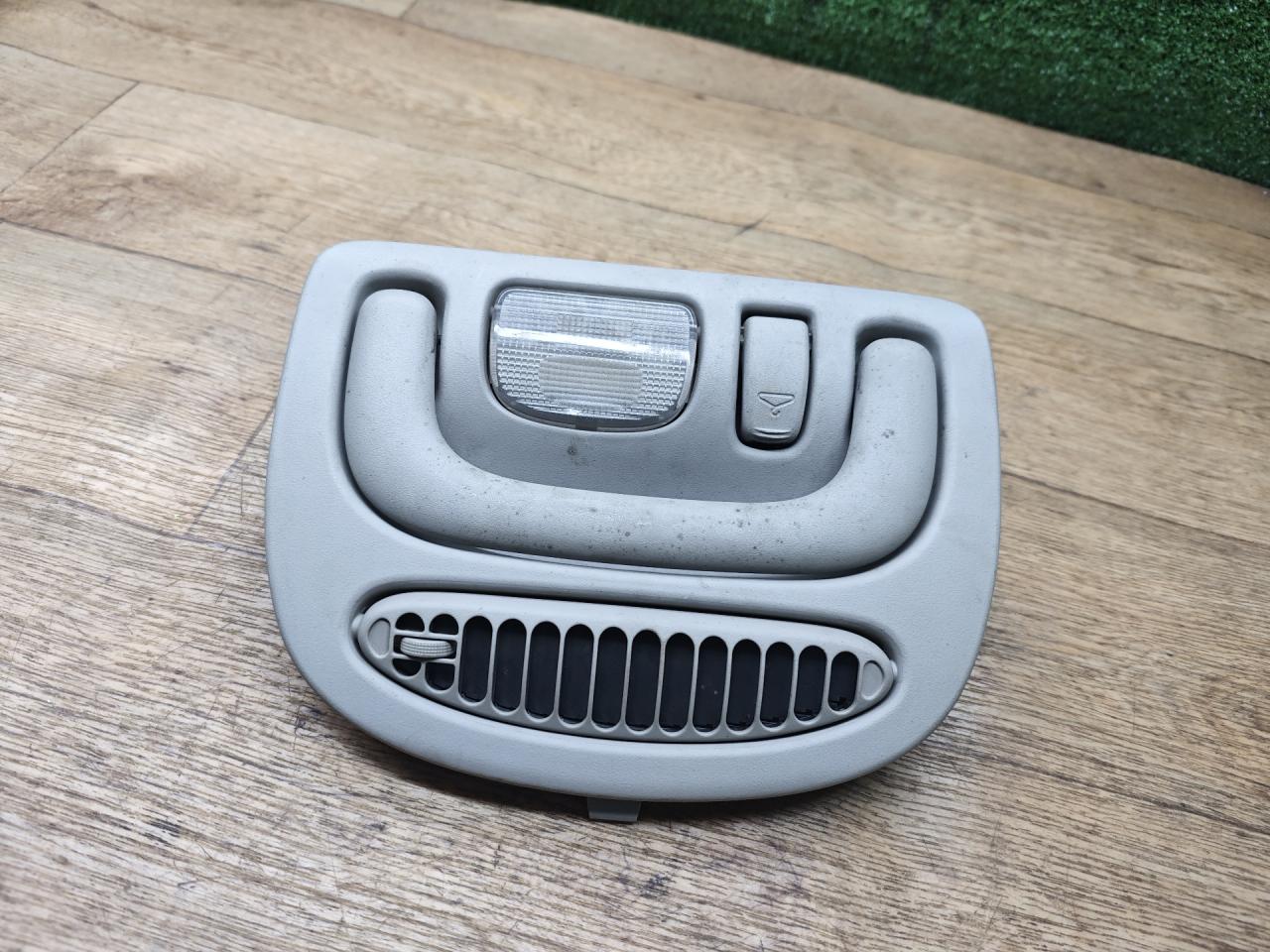 ручка внутренняя потолочная Chrysler Town and Country 4 поколение 2002, 3.8 л., бензин, АКПП, минивэн - фото №1
