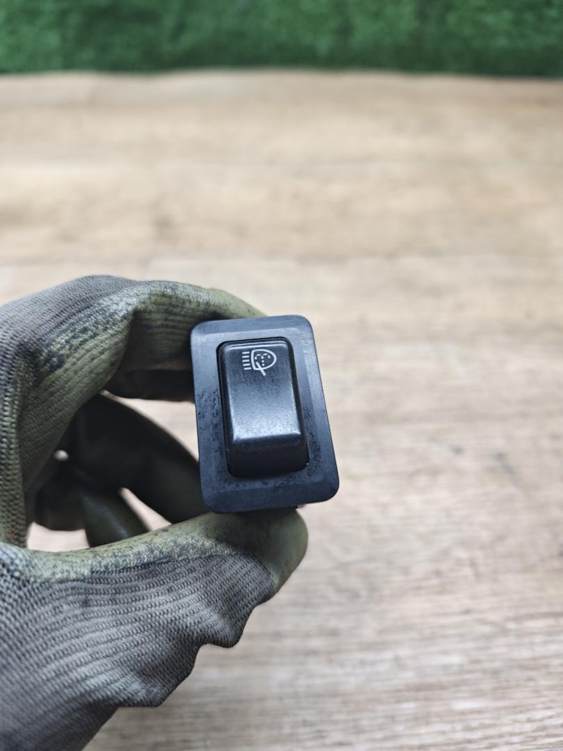 кнопка омывателя фар Hyundai Galloper 2 поколение 1998, 2.5 л., дизель, МКПП, внедорожник 5 дв. - фото №1