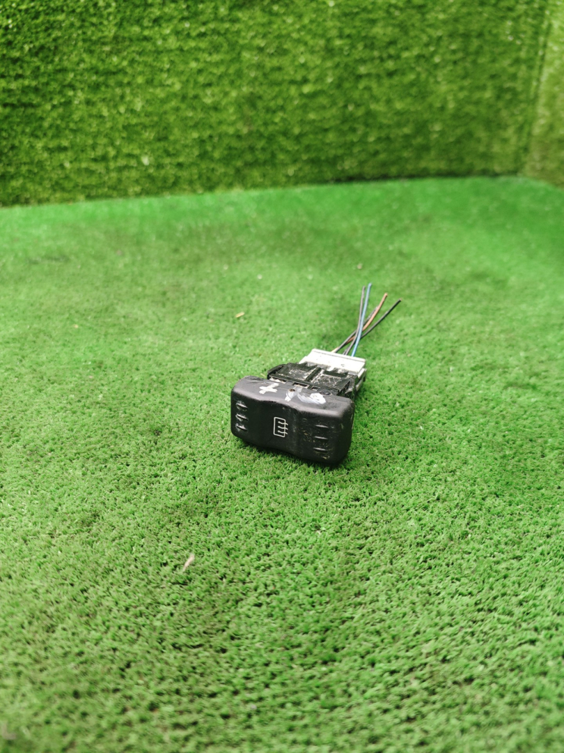 кнопка обогрева заднего стекла Renault Logan 1 поколение 2008, 1.6 л., бензин, МКПП, универсал - фото №1