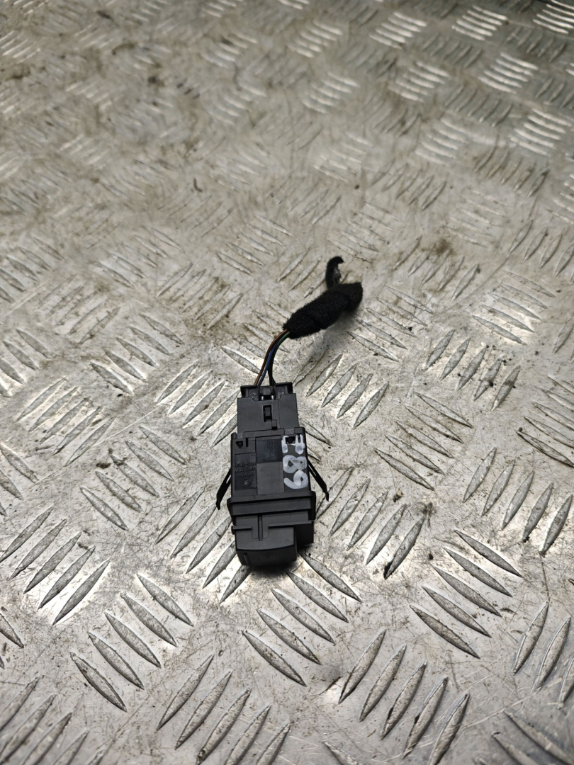 кнопка ASC / ESP Skoda Superb 1 поколение 2006, 2.8 л., бензин, АКПП, седан, 3UO927134A - фото №1