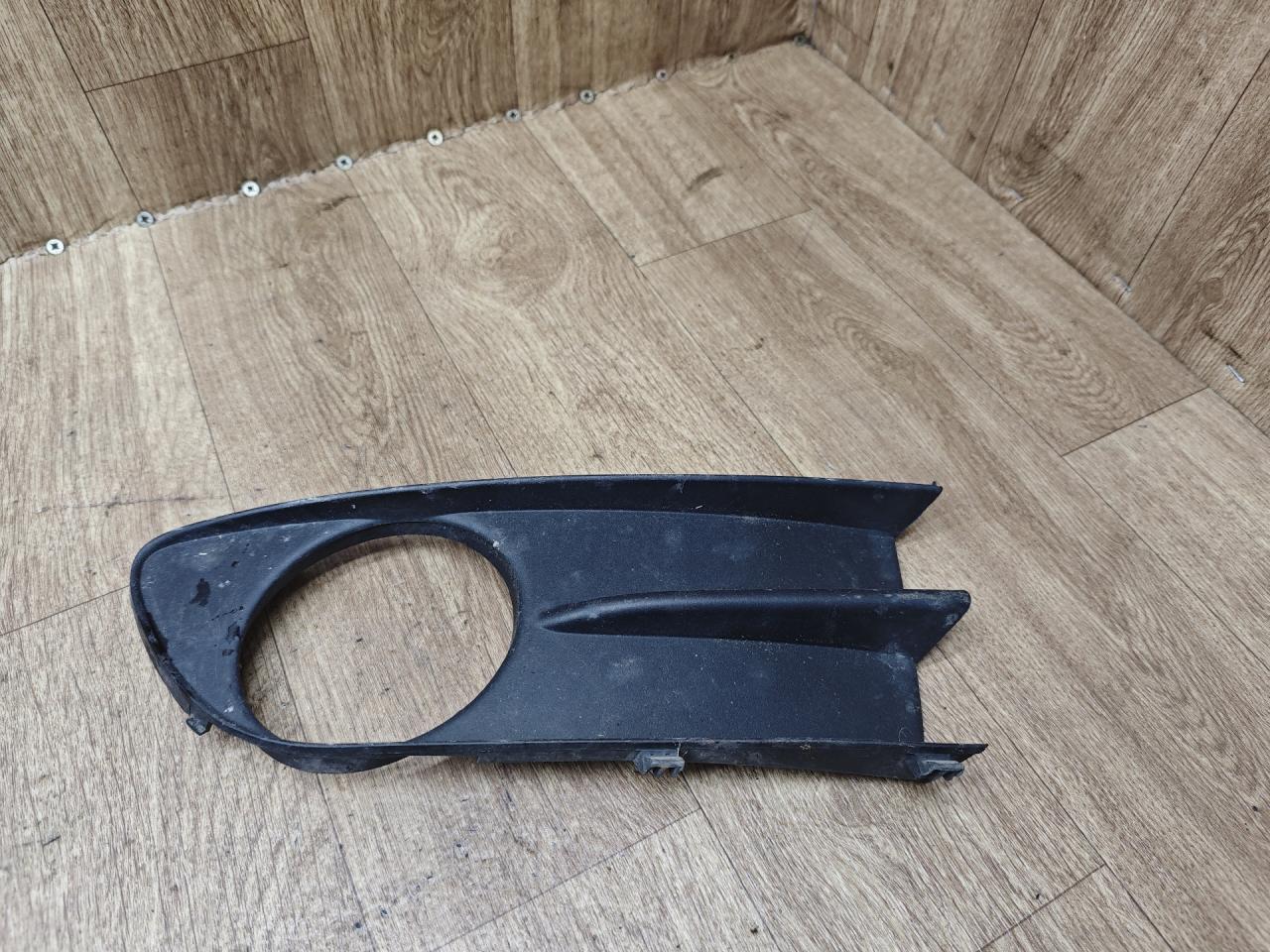 рамка фары противотуманной левой Renault Laguna 2 поколение 2002, 1.9 л., дизель, МКПП, хетчбэк 5 дв. - фото №1
