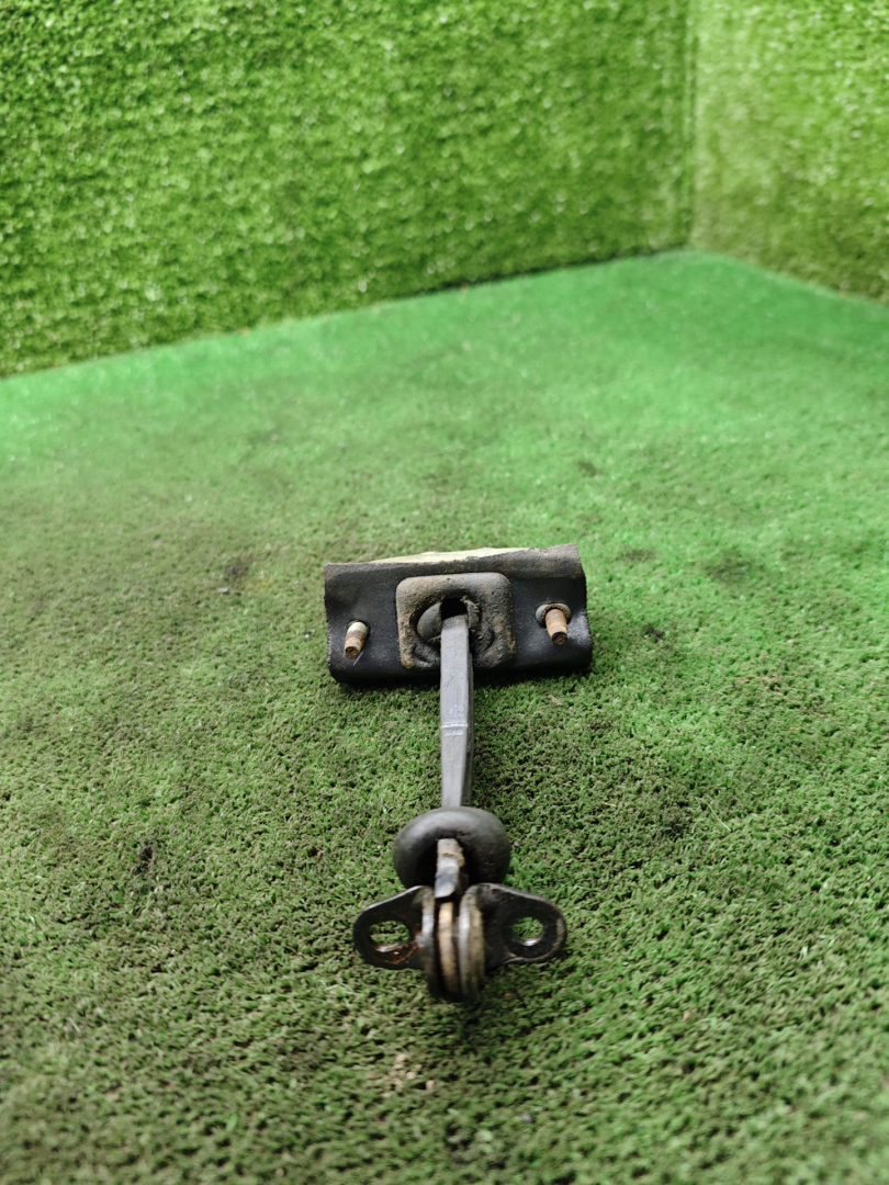 ограничитель открывания двери Chrysler Neon 2 поколение 1999, 2.0 л., бензин, АКПП, седан - фото №1