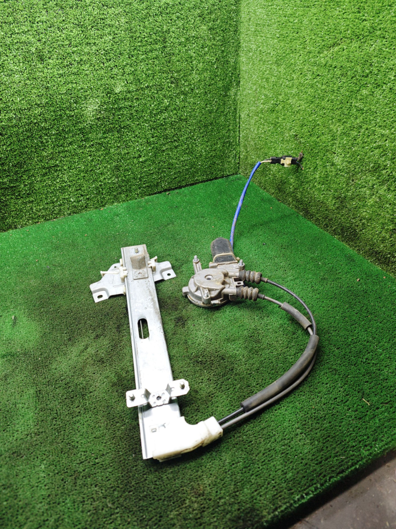 стеклоподъемник электрический задний правый Kia Shuma 1 поколение 2000, 1.5 л., бензин, МКПП, лифтбэк - фото №1