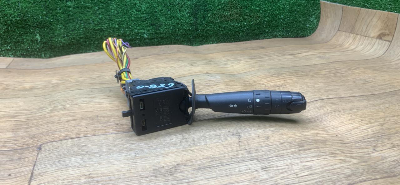 переключатель поворотов Citroen Xsara 1 поколение 1999, 1.8 л., LFY (XU7JP4), бензин, МКПП, универсал - фото №1