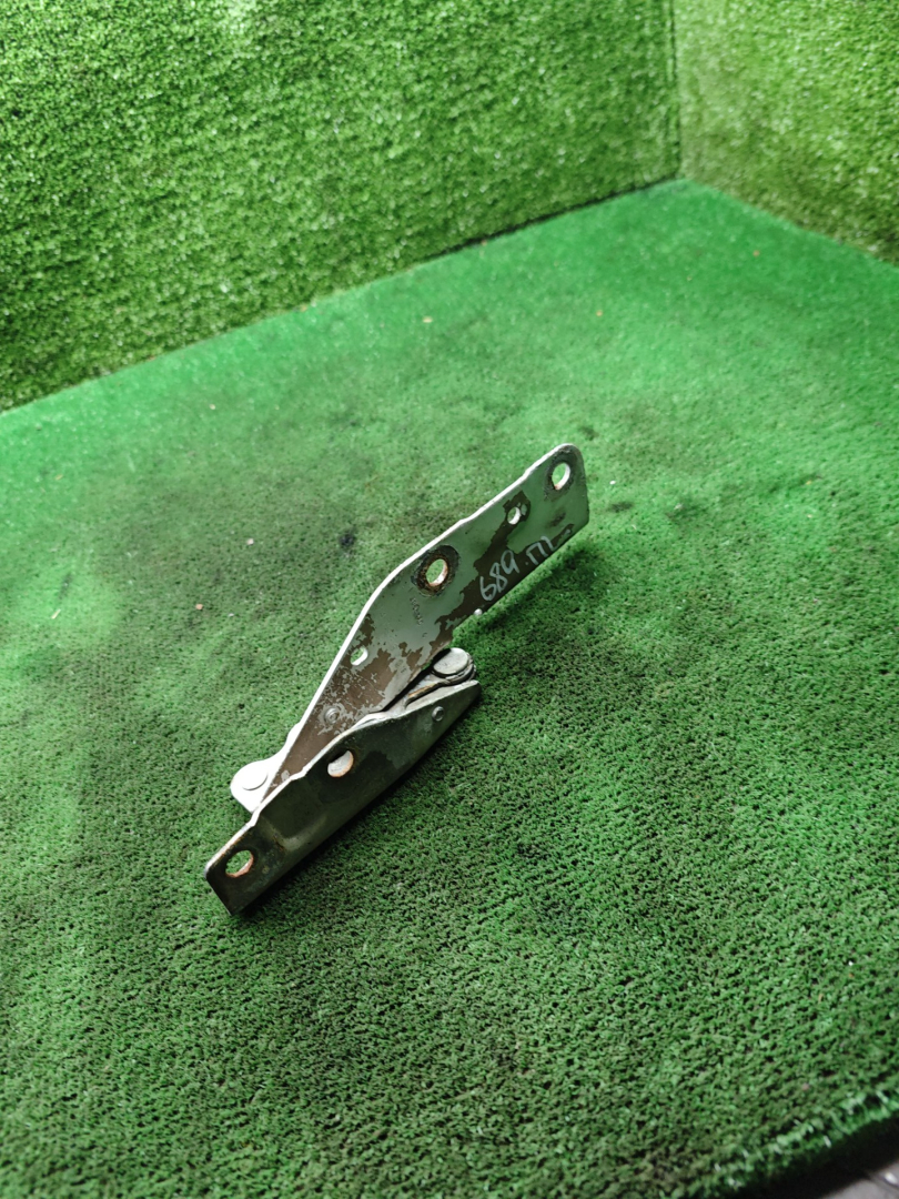 петля капота левая Chrysler Neon 2 поколение 1999, 2.0 л., бензин, АКПП, седан - фото №1